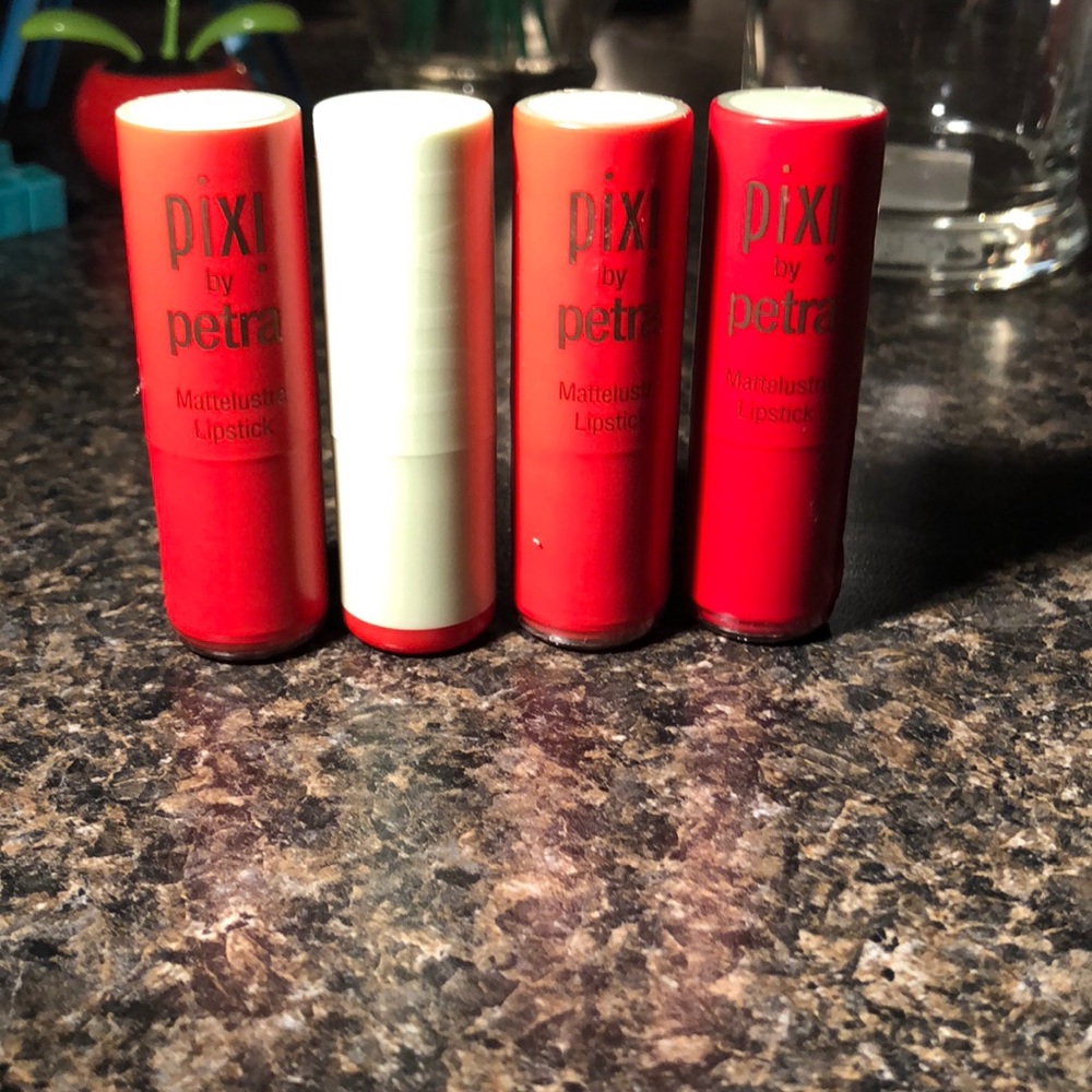 Pixi by petra mattelustre lipstick